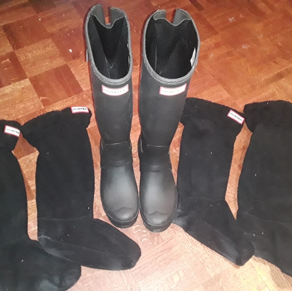 Like New "Hunter" Womens Size 7 Tall Heavy Duty Rubber Boot With 2 Pair Of Socks - Picture 6 of 16
